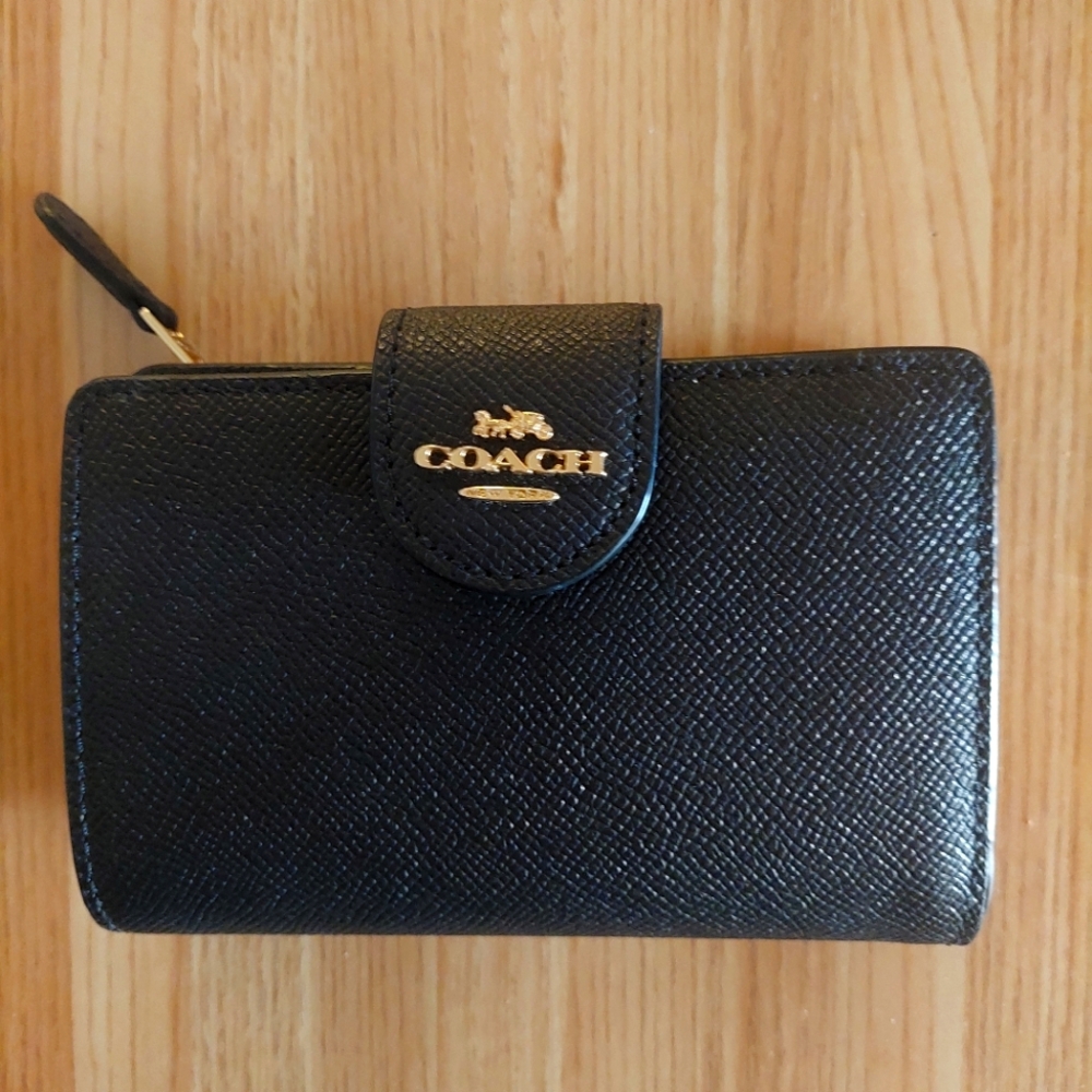 COACH Medium Corner Zip Wallet - Black/Gold - PERFECT CONDITION (Used once)💝